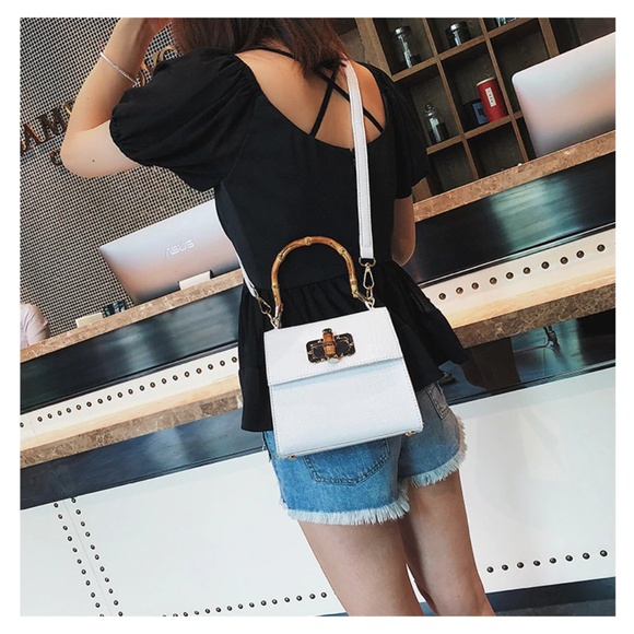ChicksDesire Handbags - Leather Croc Pattern Crossbody Bag